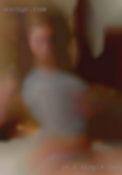 I'm a single 34 year old Danville, IL guy. I'm a single 34 year old Danville, IL guy.